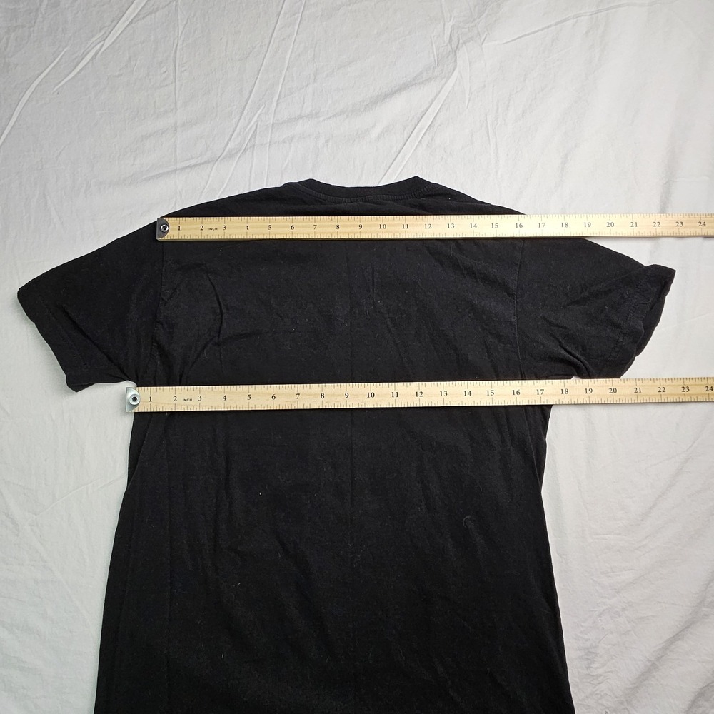 Movie T-Shirt Mens Medium Black Cotton Comic Book Style Shark Graphic Tee - Picture 6 of 7
